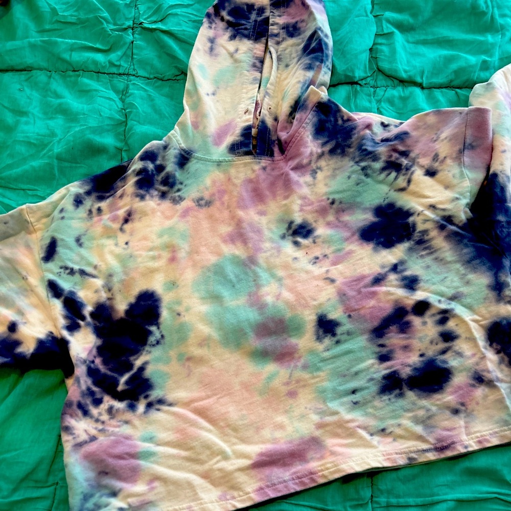 Tie-dye crop top hoodie